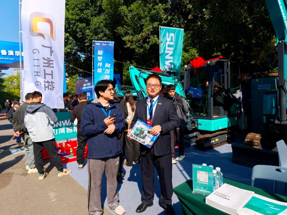 SG胜游智能微挖“天团”闪耀武汉，引领绿色施工潮流