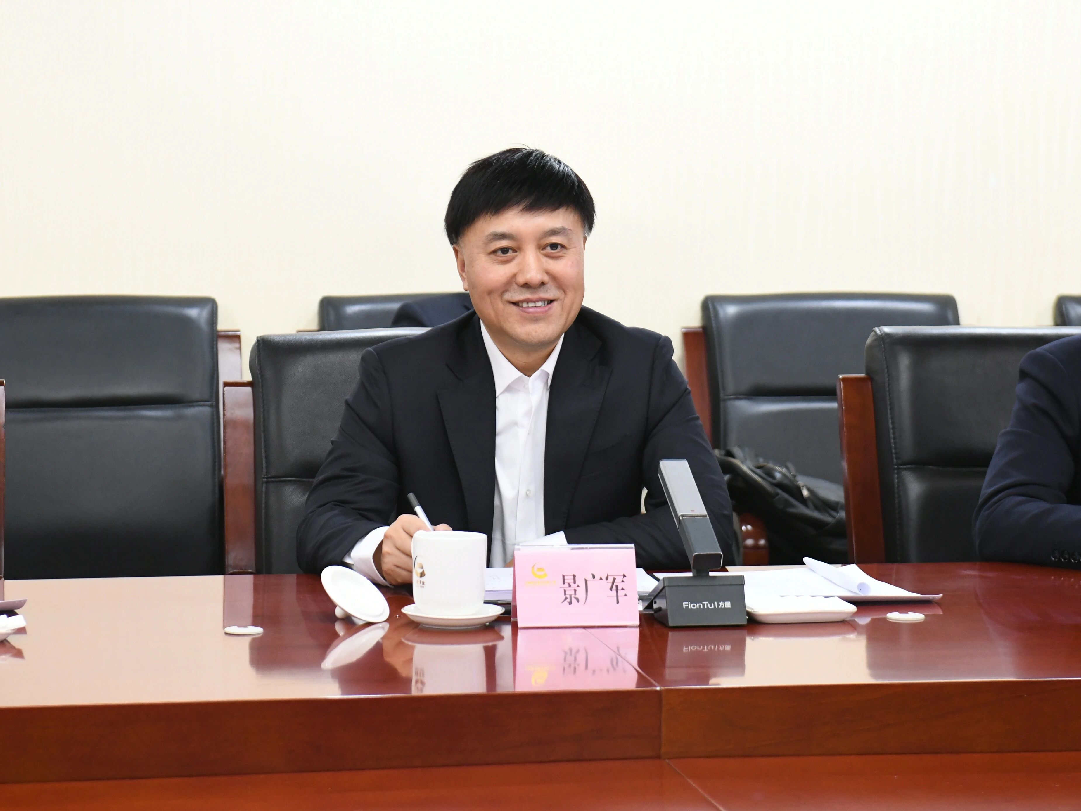 广州工控集团董事长景广军率SG胜游智能团队到中国黄金集团拜访交流